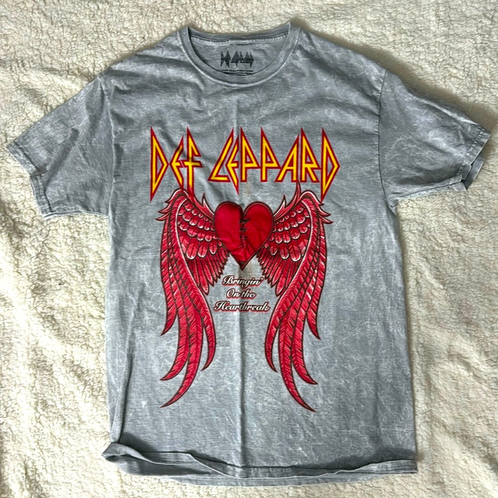 Def Leppard band shirt